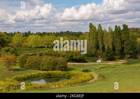 Wundervolle Aussicht und Landschaft von der Spitze des Campbell Park in Milton Keynes, Buckinghamshire, Großbritannien im September Stockfoto