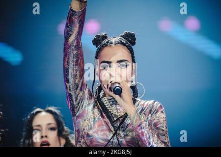 Zürich, Schweiz. 18., November 2022. Die Schweizer Sängerin Naomi Lareine tritt live während der Energy Star Night 2022 im Hallenstadion in Zürich auf. (Foto: Gonzales Photo - Tilman Jentzsch). Stockfoto