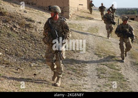 SALAR, AFGHANISTAN - 30. AUGUST 2013 - USA Armeesoldaten bei Kompanie B, 1.. Bataillon, 5.. Kavallerie-Regiment, 2.. Brigaden-Kampfteam, 1.. Kavallerie-Div Stockfoto