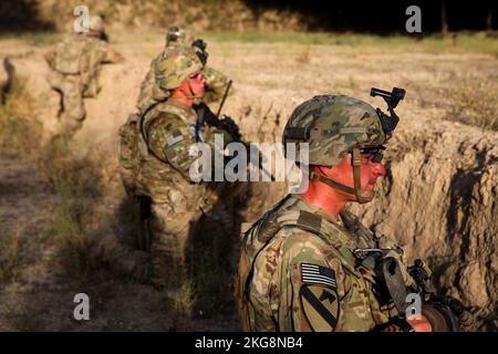 SALAR, AFGHANISTAN - 30. AUGUST 2013 - USA Armeesoldaten bei Kompanie B, 1.. Bataillon, 5.. Kavallerie-Regiment, 2.. Brigaden-Kampfteam, 1.. Kavallerie-Div Stockfoto