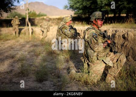 SALAR, AFGHANISTAN - 30. AUGUST 2013 - USA Armeesoldaten bei Kompanie B, 1.. Bataillon, 5.. Kavallerie-Regiment, 2.. Brigaden-Kampfteam, 1.. Kavallerie-Div Stockfoto