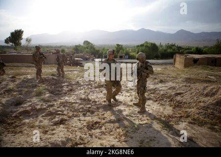 SALAR, AFGHANISTAN - 30. AUGUST 2013 - USA Armeesoldaten bei Kompanie B, 1.. Bataillon, 5.. Kavallerie-Regiment, 2.. Brigaden-Kampfteam, 1.. Kavallerie-Div Stockfoto