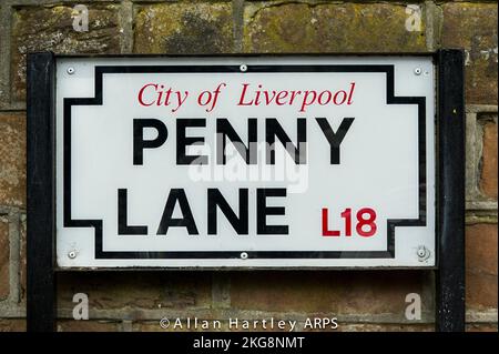 Straßenschild in Liverpool für Penny Lane, berühmt durch die Beatles Pop Group, die Fab 4, die über Penny Lane sang Stockfoto