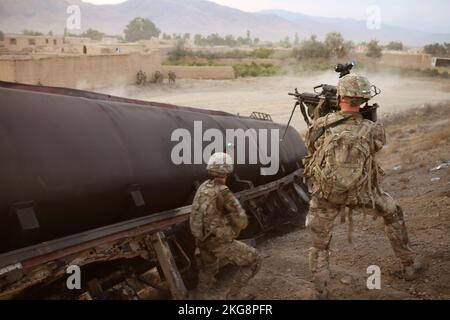 SALAR, AFGHANISTAN - 30. AUGUST 2013 - USA Armeesoldaten bei Kompanie B, 1.. Bataillon, 5.. Kavallerie-Regiment, 2.. Brigaden-Kampfteam, 1.. Kavallerie-Div Stockfoto