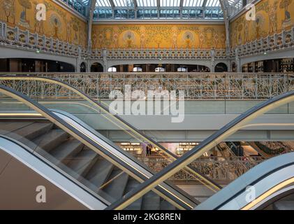 La Samaritaine Kaufhaus. Innenansicht des Gebäudes Stockfoto