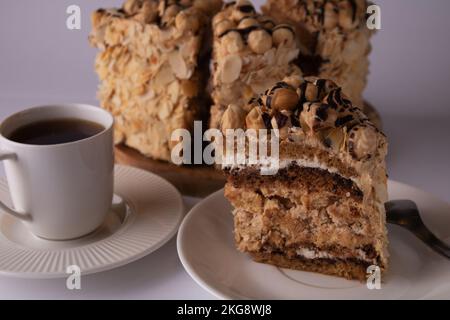 Nahaufnahme eines Kuchens und einer Tasse Kaffee Stockfoto