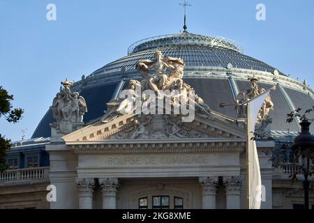 Blick auf die Straße. Bourse de Commerce, Paris, Frankreich. Architekt: Tadao Ando , 2021. Stockfoto