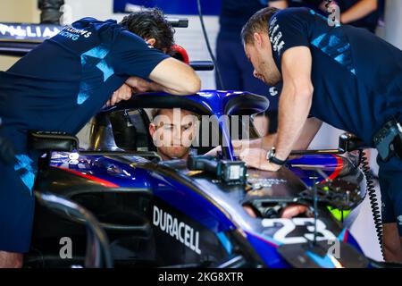 Yas Island, Abu Dhabi - 22/11/2022, SARSERGEANT Logan (usa), Williams Racing FW44, Porträt während der 2022 Tests nach der Saison vom 22. Bis 23. November 2022 auf dem Yas Marina Circuit, in Yas Island, Abu Dhabi - Foto: Florent Gooden / DPP/DPPI/LiveMedia Stockfoto