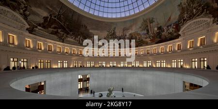 Hauptbereich von der obersten Ebene. Bourse de Commerce, Paris, Frankreich. Architekt: Tadao Ando , 2021. Stockfoto