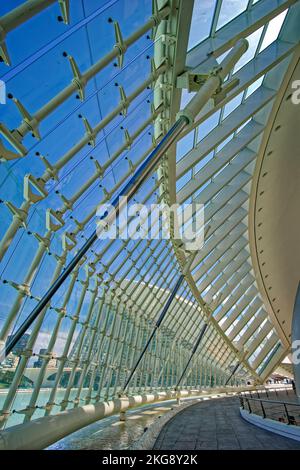 Innenansicht des hemisferischen Gebäudes in der Stadt Valencia, Provinz Valencia, Spanien, mit der hydraulischen Lüftungsanlage. Stockfoto