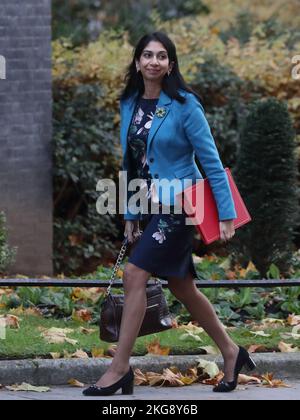 Downing Street, London, Großbritannien. 22.. November 2022. Außenministerin des Innenministeriums, Suella Braverman, kommt zur Kabinettssitzung in Downing Street Nr. 10. Kredit: Uwe Deffner/Alamy Live News Stockfoto