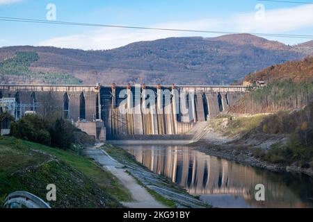 Wasserkraftwerk Perucac, Bajina Basta Stockfoto