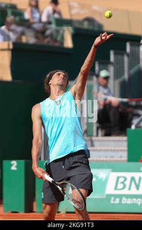 Alexander Zverev aus Deutschland beim Rolex Monte-Carlo Masters 2022, ATP Masters 1000 Tennisturnier am 13. April 2022 im Monte-Carlo Country Club in Roquebrune-Cap-Martin, Frankreich - Foto Laurent Lairys / DPPI Stockfoto