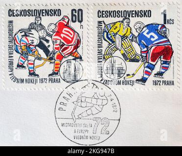 Stornierte Briefmarke, gedruckt von der Tschechoslowakei, die die Hockey-Weltmeisterschaft in Prag um 1972 bewirbt. Stockfoto