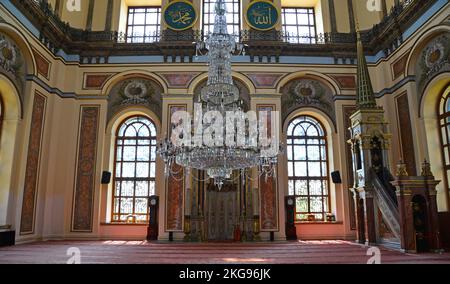 Die Dolmabahce-Moschee in Istanbul, Türkei, wurde 1855 erbaut. Stockfoto