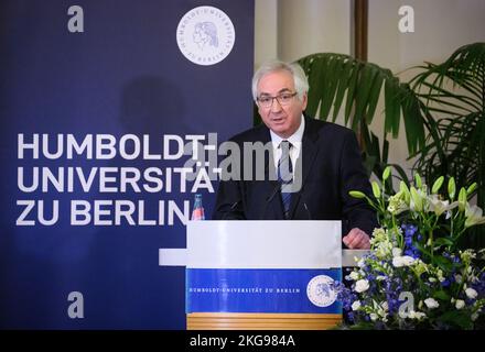 Berlin, Deutschland. 22.. November 2022. Peter Frensch, von Januar bis September 2022 amtierender Präsident der Humboldt-Universität, spricht bei der Einweihung des neuen Präsidenten der Humboldt-Universität, Blumenthal, an der Humboldt-Universität. Der neue Präsident hat bereits am 01.10.2022 sein Amt angetritt. Sie wird nun während einer feierlichen Einweihung offiziell ins Amt aufgenommen. Quelle: Bernd von Jutrczenka/dpa/Alamy Live News Stockfoto