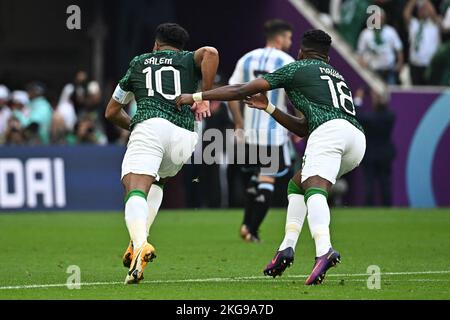 Doha, Katar, 22/11/2022, Salem Al-Dawsari und Nawaf Al-Abed aus Saudi-Arabien während des Spiels Argentinien gegen Saudi-Arabien bei der FIFA-Weltmeisterschaft Katar 2022 im Lusail-Stadion in Doha, Katar am 22. November 2022. Foto: Laurent Zabulon/ABACAPRESS.COM Stockfoto