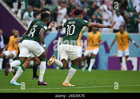 Doha, Katar, 22/11/2022, Salem Al-Dawsari und Nawaf Al-Abed aus Saudi-Arabien während des Spiels Argentinien gegen Saudi-Arabien bei der FIFA-Weltmeisterschaft Katar 2022 im Lusail-Stadion in Doha, Katar am 22. November 2022. Foto: Laurent Zabulon/ABACAPRESS.COM Stockfoto