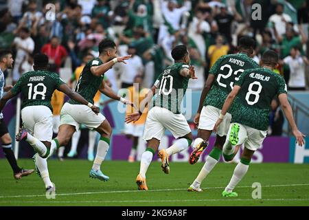 Doha, Katar, 22/11/2022, Salem Al-Dawsari und Nawaf Al-Abed aus Saudi-Arabien während des Spiels Argentinien gegen Saudi-Arabien bei der FIFA-Weltmeisterschaft Katar 2022 im Lusail-Stadion in Doha, Katar am 22. November 2022. Foto: Laurent Zabulon/ABACAPRESS.COM Stockfoto