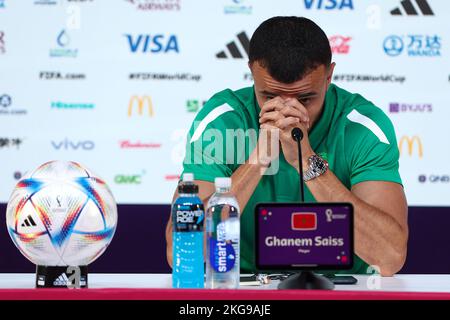 DOHO, Katar, 22/11/2022, Ghanem Saiss spricht auf der Pressekonferenz der marokkanischen Fußballmannschaft am Tag vor dem Spiel gegen Kroatien im Rahmen der FIFA-Weltmeisterschaft am 22. November 2022 in Doha, Katar. Foto: Goran Stanzl/PIXSELL Stockfoto