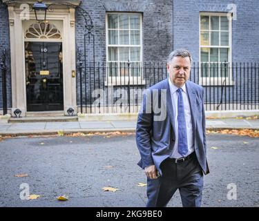 Westminster, London, Großbritannien. 22.. November 2022. Mel Stride, MP, Staatssekretär für Arbeit und Pensionen. Minister nehmen an der wöchentlichen Kabinettssitzung in der Downing Street Teil. Kredit: Imageplotter/Alamy Live Nachrichten Stockfoto