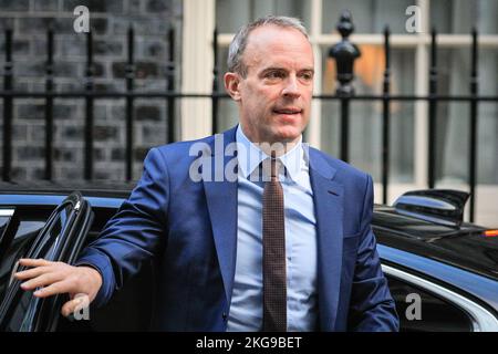 Westminster, London, Großbritannien. 22.. November 2022. Dominic Raab MP, stellvertretender Premierminister, Lordkanzler, Staatssekretär für Justiz. Minister nehmen an der wöchentlichen Kabinettssitzung in der Downing Street Teil. Kredit: Imageplotter/Alamy Live Nachrichten Stockfoto