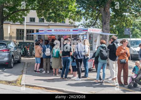 Kopenhagen, Dänemark - 26. Juli 2022: Steff Houlberg, traditioneller dänischer Hot-Dog-Stand. Stockfoto