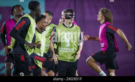 doho, Katar, 22. November 2022. Der belgische Thomas Meunier wurde während eines Trainings der belgischen Fußballnationalmannschaft The Red Devils im Hilton Salwa Beach Resort in Abu Samra, Bundesstaat Katar, am Dienstag, den 22. November 2022, fotografiert. Die Red Devils bereiten sich auf ihr erstes Spiel gegen Kanada in Gruppe F der FIFA-Weltmeisterschaft 2022 in Katar vor. BELGA PHOTO VIRGINIE LEFOUR Stockfoto