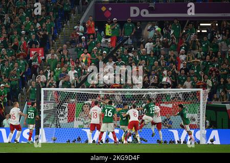 Doha, Catar. 22.. November 2022. Spiel zwischen Mexiko und Polen, gültig für die Gruppenphase der Weltmeisterschaft, die im Stadion 974 in Doha, Katar, ausgetragen wird. Kredit: Richard Callis/FotoArena/Alamy Live Nachrichten Stockfoto