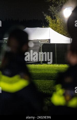 HOOGELOON - die Polizei sucht weiterhin nach der vermissten Silvana Heber. Die 36-jährige Frau aus Hoogeloon wird seit Samstag vermisst. Am selben Tag wurde ihr Ex-Freund verhaftet. Hebers Ex-Freund wird des Mordes verdächtigt. ANP ROB ENGELAAR niederlande aus - belgien aus Stockfoto