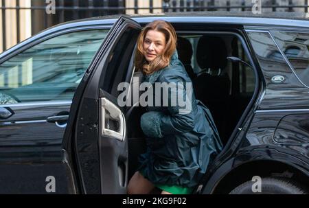 London, England, Großbritannien. 22.. November 2022. Der Minister für Bildung GILLIAN KEEGAN wird vor der Downing Street 10 gesehen, als sich das Kabinett trifft. (Bild: © Tayfun Salci/ZUMA Press Wire) Stockfoto