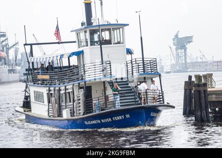 Portsmouth, Virginia, Kolonialgeschichte, Elizabeth River Water Ferry, Hammerhead Crane, Besucher reisen Reise touristischer Tourismus Wahrzeichen Cu Stockfoto