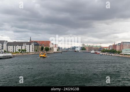 Kopenhagen, Dänemark - 26. Juli 2022: Innerer Hafen von Kopenhagen. Stockfoto