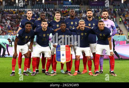 Al Wukair, Katar, 22.. November 2022. Die französische Mannschaft in der hinteren Reihe von links: Adrien Rabiot, Dayot Upamecano, Benjamin Pavard, Ibrahima Konate, Olivier Giroud, Hugo Lloris aus Frankreich. Erste Reihe von links: Aurelien Tchouameni, Lucas Hernandez, Ousmane Dembele, Antoine Griezmann und Kylan Mbappe aus Frankreich während des Spiels der FIFA Fußball-Weltmeisterschaft 2022 im Al Janoub Stadium, Al Wukair. Bildnachweis sollte lauten: David Klein / Sportimage Stockfoto