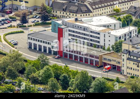 Luftaufnahme, Meschede Freiwillige Feuerwehr und Wohnsiedlung Rinschen Park, Meschede Stadt, Meschede, Sauerland, Nordrhein-Westfalen, Deutschland, Stockfoto