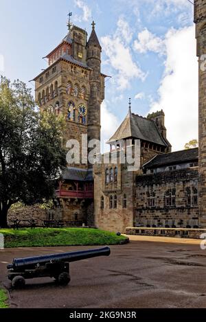 Marquis of Bute Clock Tower, Cardiff Castle, South Glamorgan, Wales, Cymru, Unuted Kingdom - 16.. Oktober 2022 Stockfoto