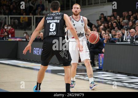 Italienische Basketballmeisterschaft A1 - Dolomiti Energia Trentino vs. Virtus Segafredo Bologna. 20.. November 2022, Trient, Italien Stockfoto