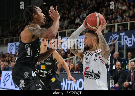 Italienische Basketballmeisterschaft A1 - Dolomiti Energia Trentino vs. Virtus Segafredo Bologna. 20.. November 2022, Trient, Italien Stockfoto