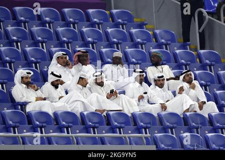 DOHA – Katar, 22./11./2022, katarische Fans während des FIFA-Weltmeisterschafts-C-Spiels zwischen Mexiko und Polen im 974 Stadium am 22. November 2022 2022 in Doha, Katar. AP | niederländische Höhe | MAURICE AUS STEIN Stockfoto