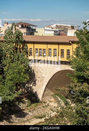 Irgandı Köprüsü. Historische Brücke in Bursa Turkey Stockfoto