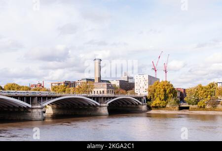 eisenbahnbrücke grosvenor an der themse, london Stockfoto