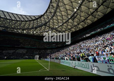 Lusail, Lusail, Katar, Katar. 22.. November 2022. LUSAIL, KATAR - 22. NOVEMBER: Eine allgemeine Sicht auf die Stadionpionierung der 2022 FIFA Fußball-Weltmeisterschaft Katar Gruppe C zwischen Argentinien und Saudi-Arabien im Lusail-Stadion am 22. November 2022 in Lusail, Katar. (Bild: © Florencia Tan Jun/PX Imagens via ZUMA Press Wire) Stockfoto