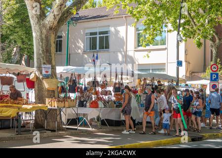 Freiluftmarkt Saint-Tropez am Place des Lices in der Provence, Frankreich, in Europa Stockfoto