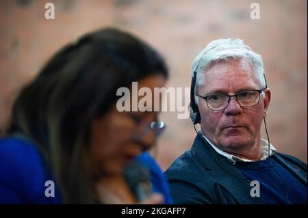 Bogota, Kolumbien, 22. November 2022. Kristinn Hrafnsson, Chefredakteur von WikiLeaks, spricht am 22. November 2022 in Bogota, Kolumbien, während einer Diskussion über die Meinungsfreiheit an der Kolumbianischen Nationaluniversität. Stockfoto