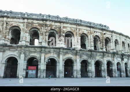 Römisch,Amphitheater von Nîmes,Arènes de Nîmes,Arena,kolosseum,erhalten,Struktur,antik,Gebäude,in,Zentrum,von,Nimes,Languedoc,Region,beliebt,Tourist,mit,vielen,Attraktionen,einschließlich,eindrucksvoll,Les Arenas,Römisch,Römisch,Maison Carrée,Südfrankreich,Frankreich,Frankreich,Süd,Frankreich,Europa,Touristenattraktionen,Süd,Frankreich,Süd,Frankreich,Frankreich,Kaiskirchen,Frankreich,Europa,Süd,Europa,Kaiserreich,Süd,Europa,Europa,Kaiserreich,Süd,Süd,Frankreich,Europa,Kaiserreich,Kaiserreich,Kaiserreich,Süd,Europa,Kaiserreich,Kaiserreich,Kaiserreich,Europa Stockfoto