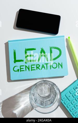 Lead-Generierung von handschriftlichem Text. Konzeptioneller Fotoprozess zur Identifizierung und Kultivierung potenzieller Kunden Stockfoto