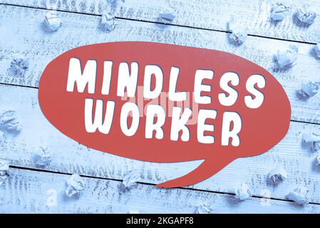 Inspiration mit dem Schild „Mindless Worker“. Geschäftsüberblick ohne intelligenten Zweck wenig Aufmerksamkeit Stockfoto