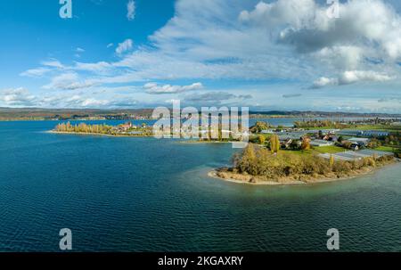 Blick auf den Bodensee mit dem westlichen Teil der Reichenau-Insel, Niederzell, Constance County, Baden-Württemberg, Deutschland, Europa Stockfoto
