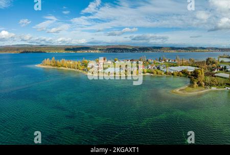 Blick auf den Bodensee mit dem westlichen Teil der Reichenau-Insel, Niederzell, Constance County, Baden-Württemberg, Deutschland, Europa Stockfoto