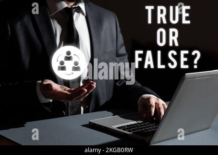 Schild mit der Angabe „wahr“ oder „FalseQuestion“. Konzept, das eine Reihe von Anweisungen bedeutet, die als wahr oder falsch gekennzeichnet werden müssen Stockfoto